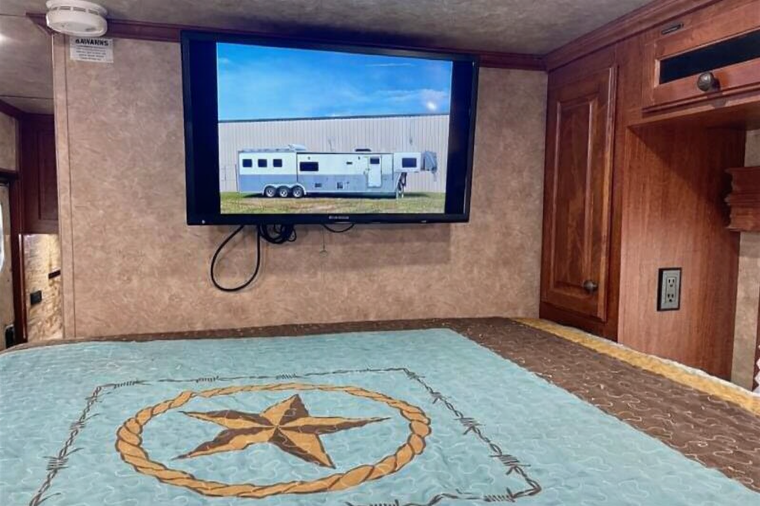 Used 2019 Sundowner Trailers 8018 GRS Horizon 3H w/ 18'SW LQ & 6' Slide - Image 3