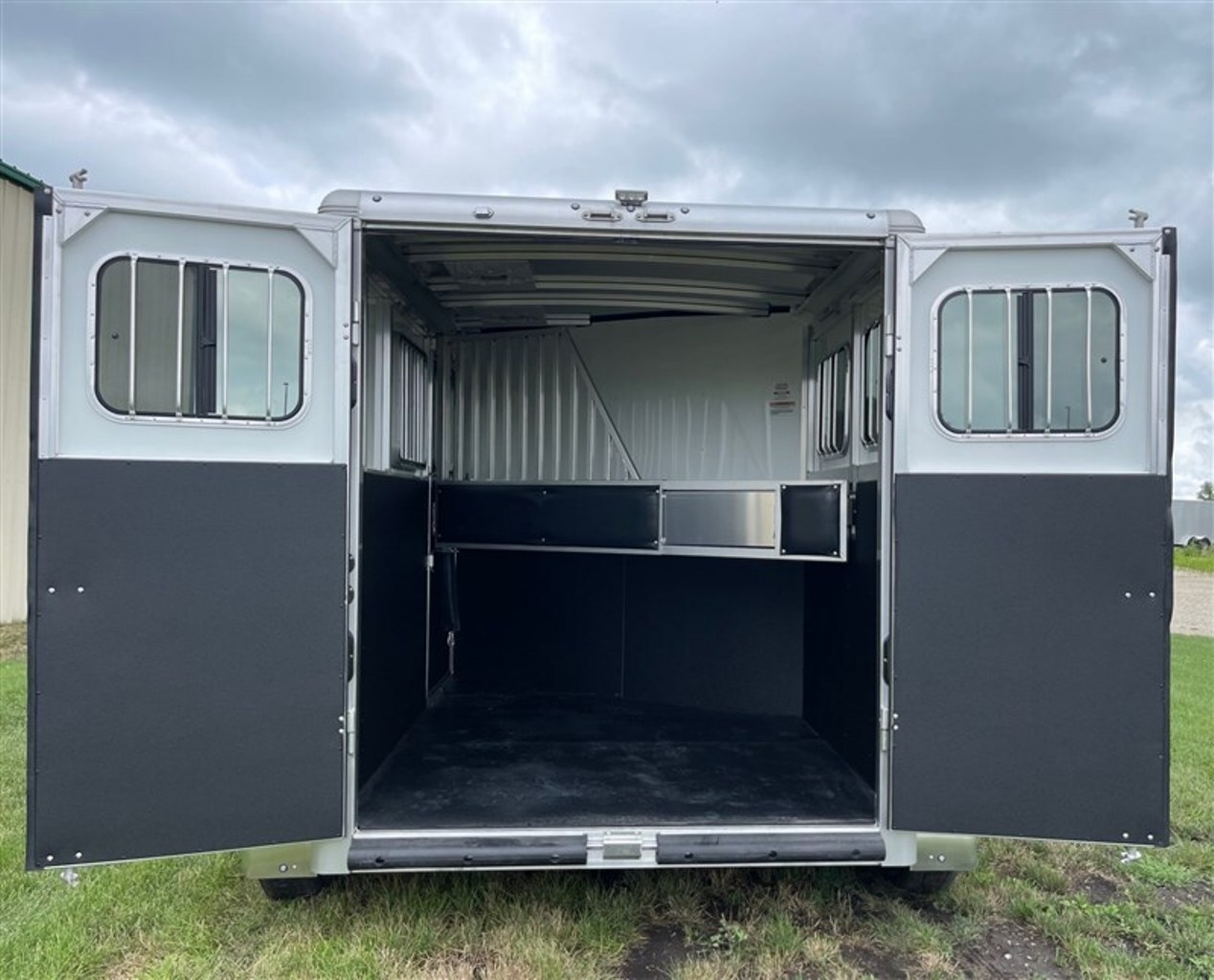 New 2025 Sundowner Trailers Super Tack 2H Slant Load w/ 69" Front Dress - Image 6