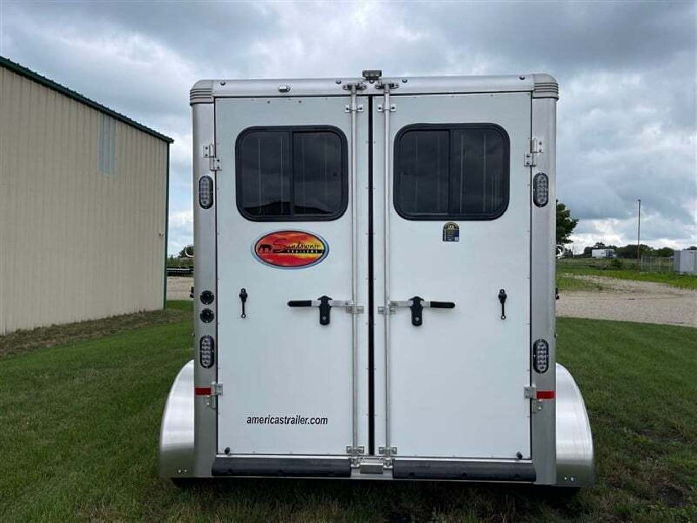 New 2025 Sundowner Trailers Super Tack 2H Slant Load w/ 69" Front Dress - Image 9