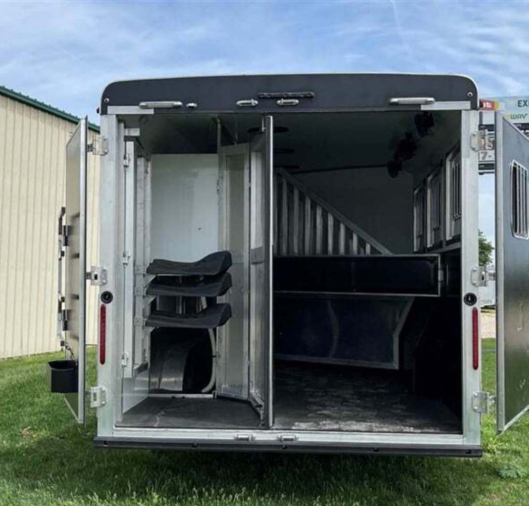 Used Gooseneck Horse Trailer - Image 5