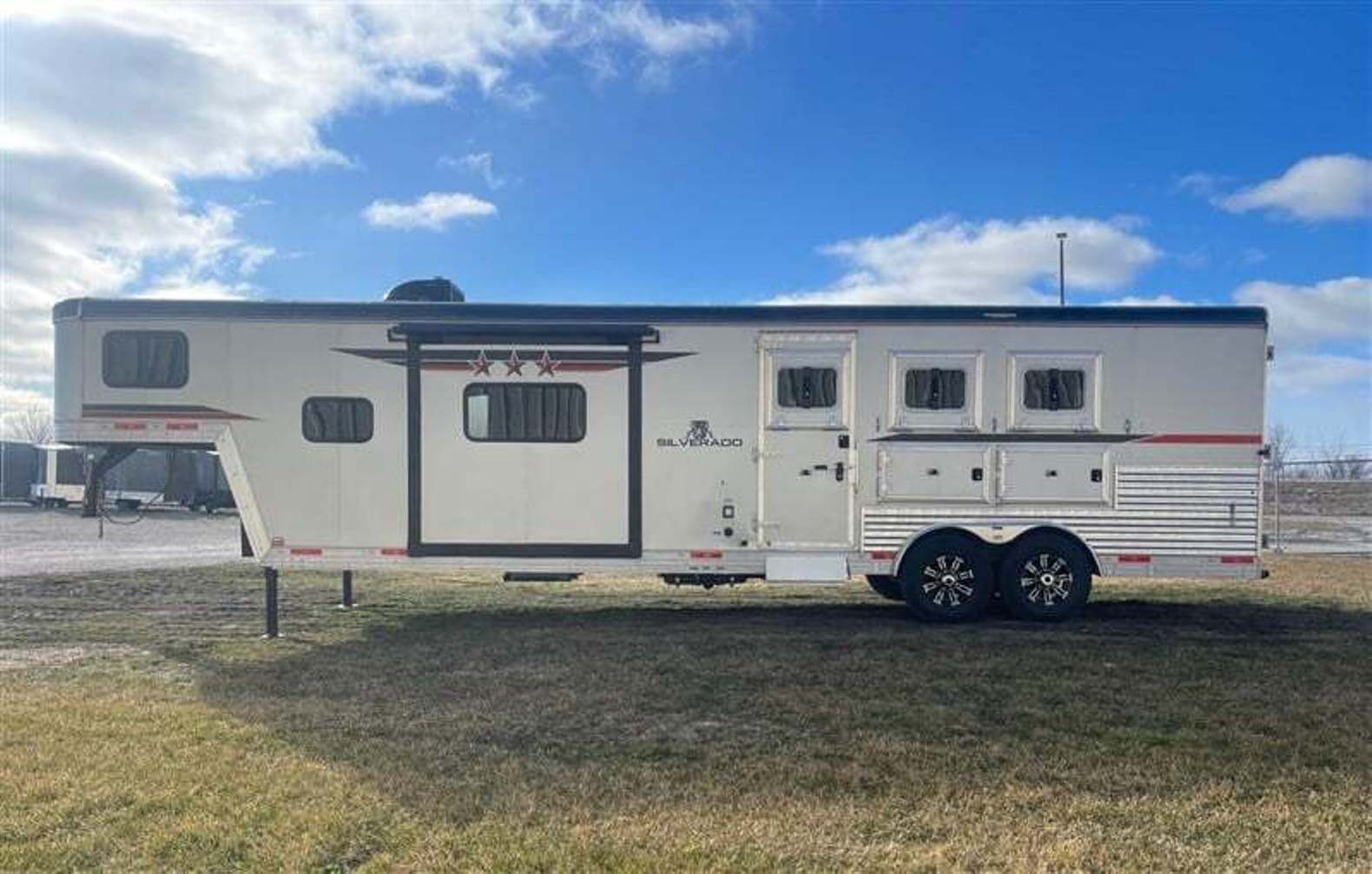 Used Gooseneck Horse Trailer - Image 7