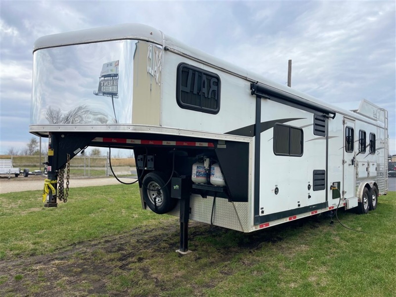 Used 2020 Bison Trailer 8311 Ranger 3H w/ 11'SW LQ & 9' Slide