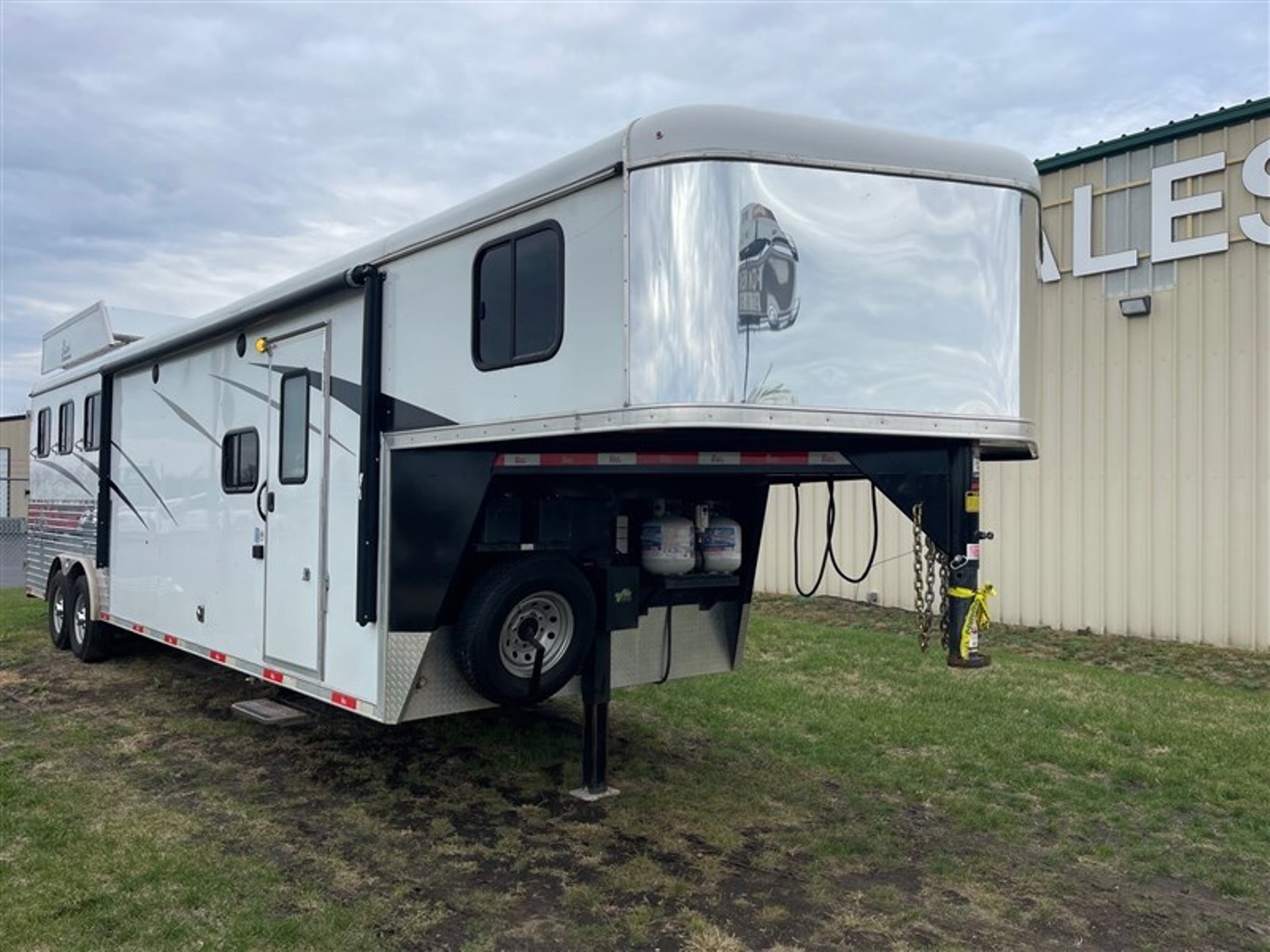 Used 2020 Bison Trailer 8311 Ranger 3H w/ 11'SW LQ & 9' Slide - Image 10