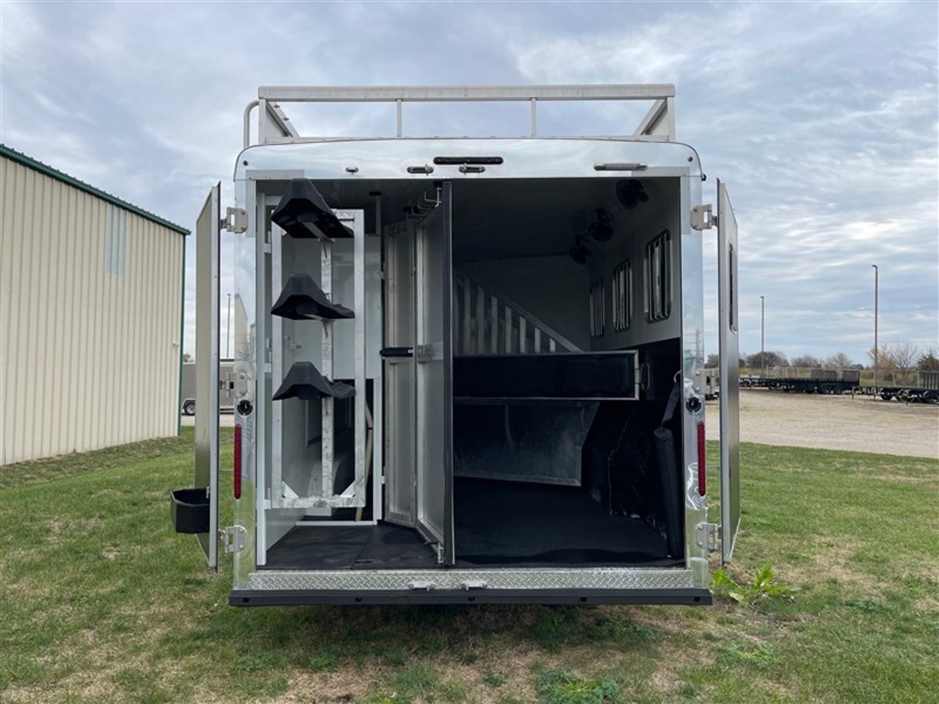 Used 2020 Bison Trailer 8311 Ranger 3H w/ 11'SW LQ & 9' Slide - Image 11