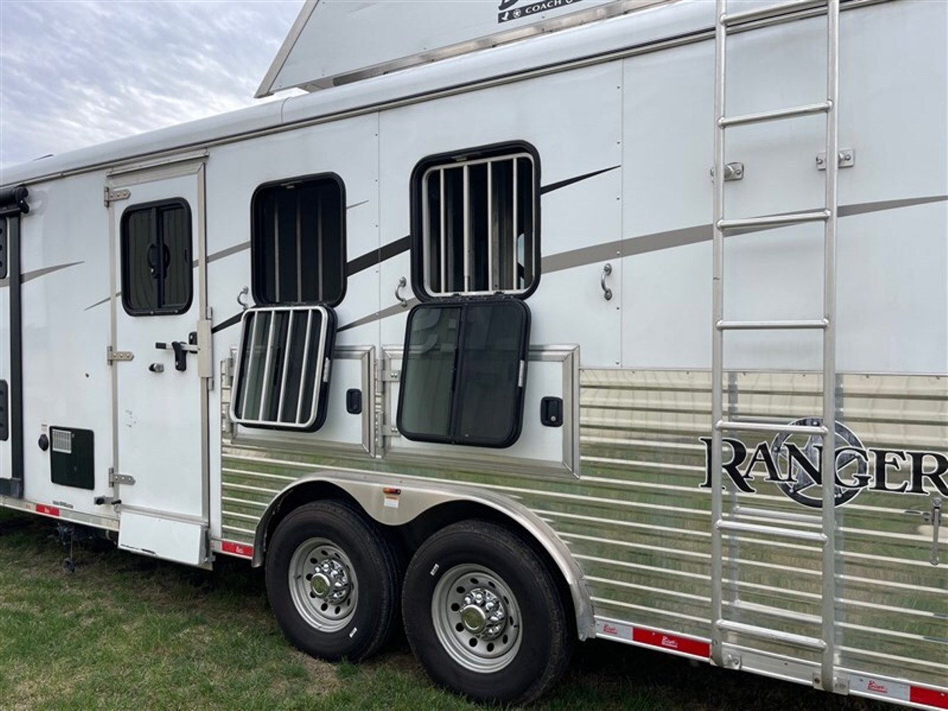 Used 2020 Bison Trailer 8311 Ranger 3H w/ 11'SW LQ & 9' Slide - Image 14