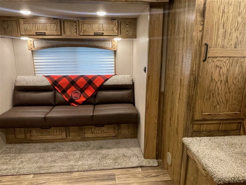 New Gooseneck Horse Trailer - Image 2