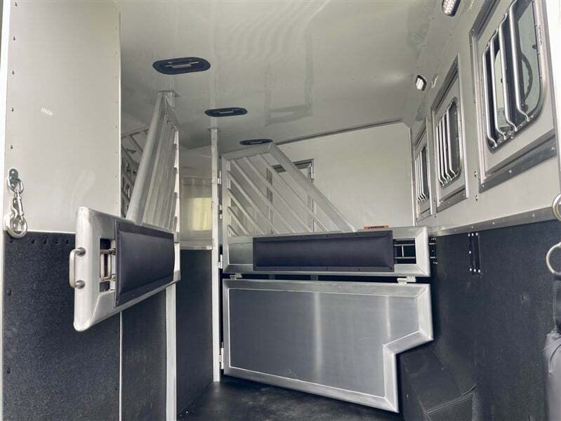 New Gooseneck Horse Trailer - Image 6