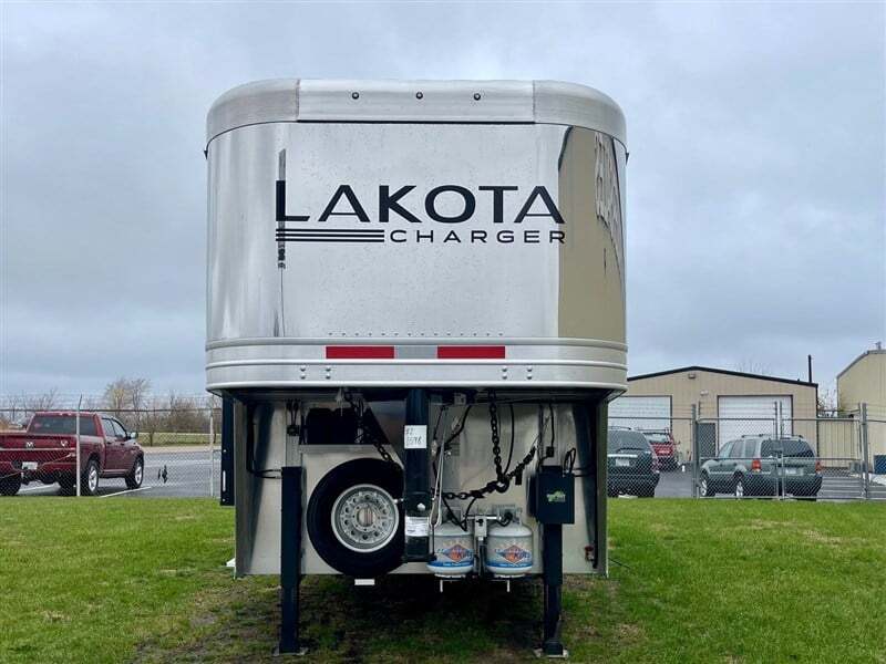 New Gooseneck Horse Trailer - Image 12