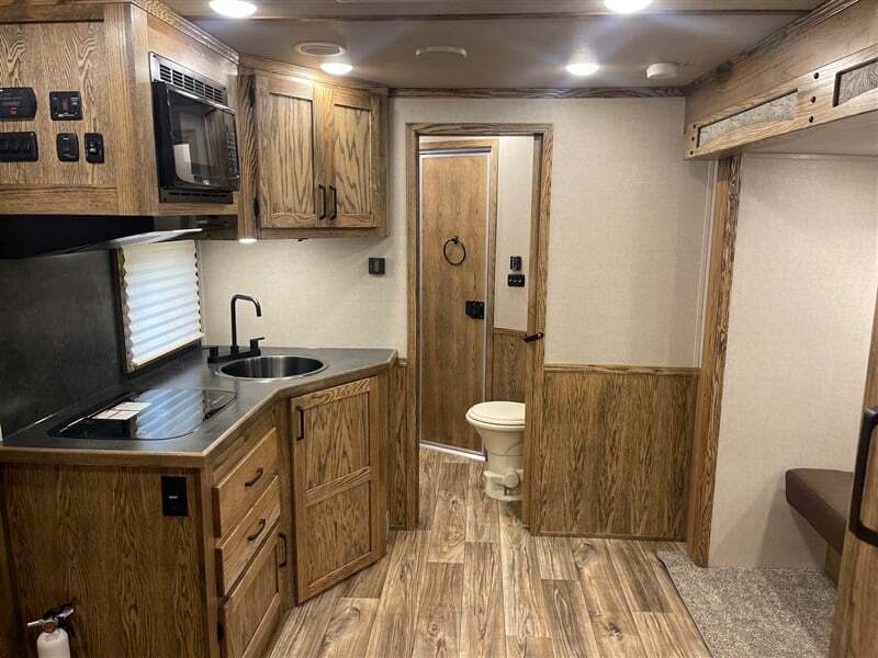 New Gooseneck Horse Trailer - Image 13