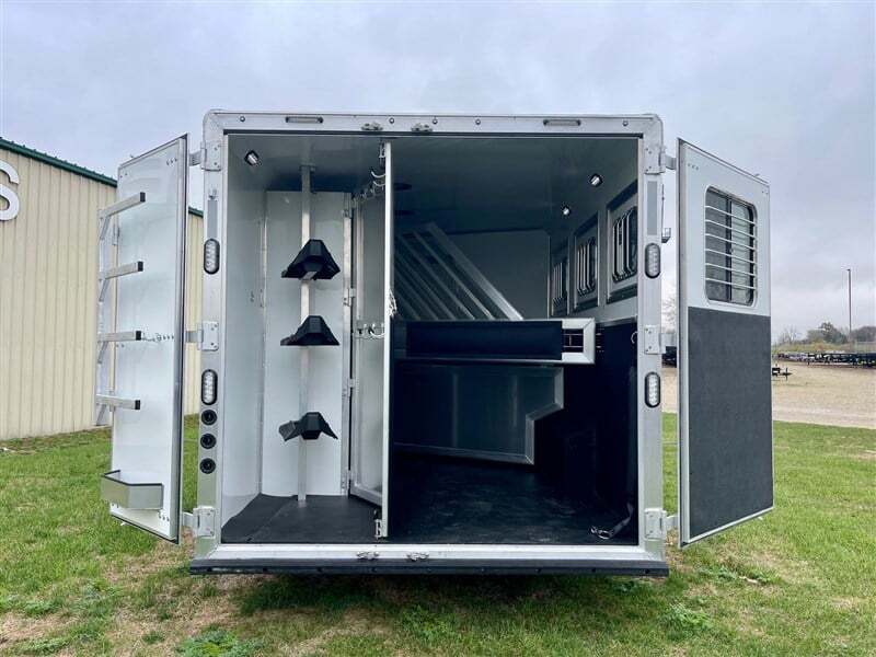 New Gooseneck Horse Trailer - Image 14