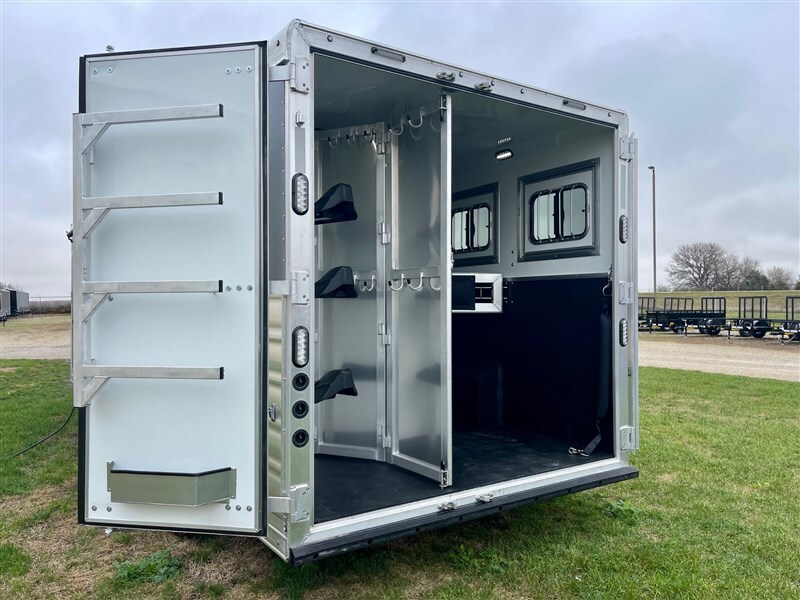 New Gooseneck Horse Trailer - Image 16