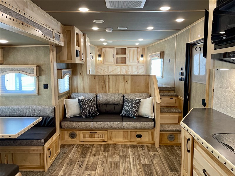 New Gooseneck Horse Trailer - Image 10