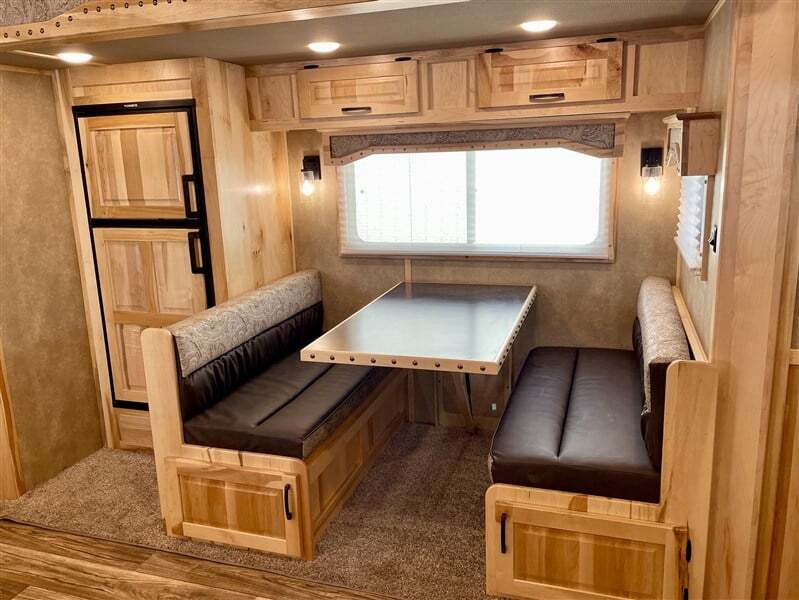 New Gooseneck Horse Trailer - Image 14