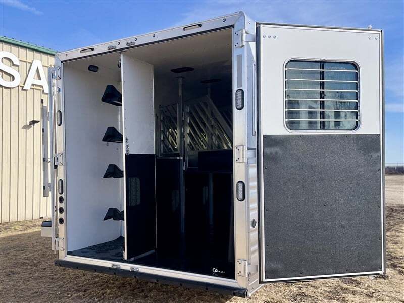 New Gooseneck Horse Trailer - Image 7