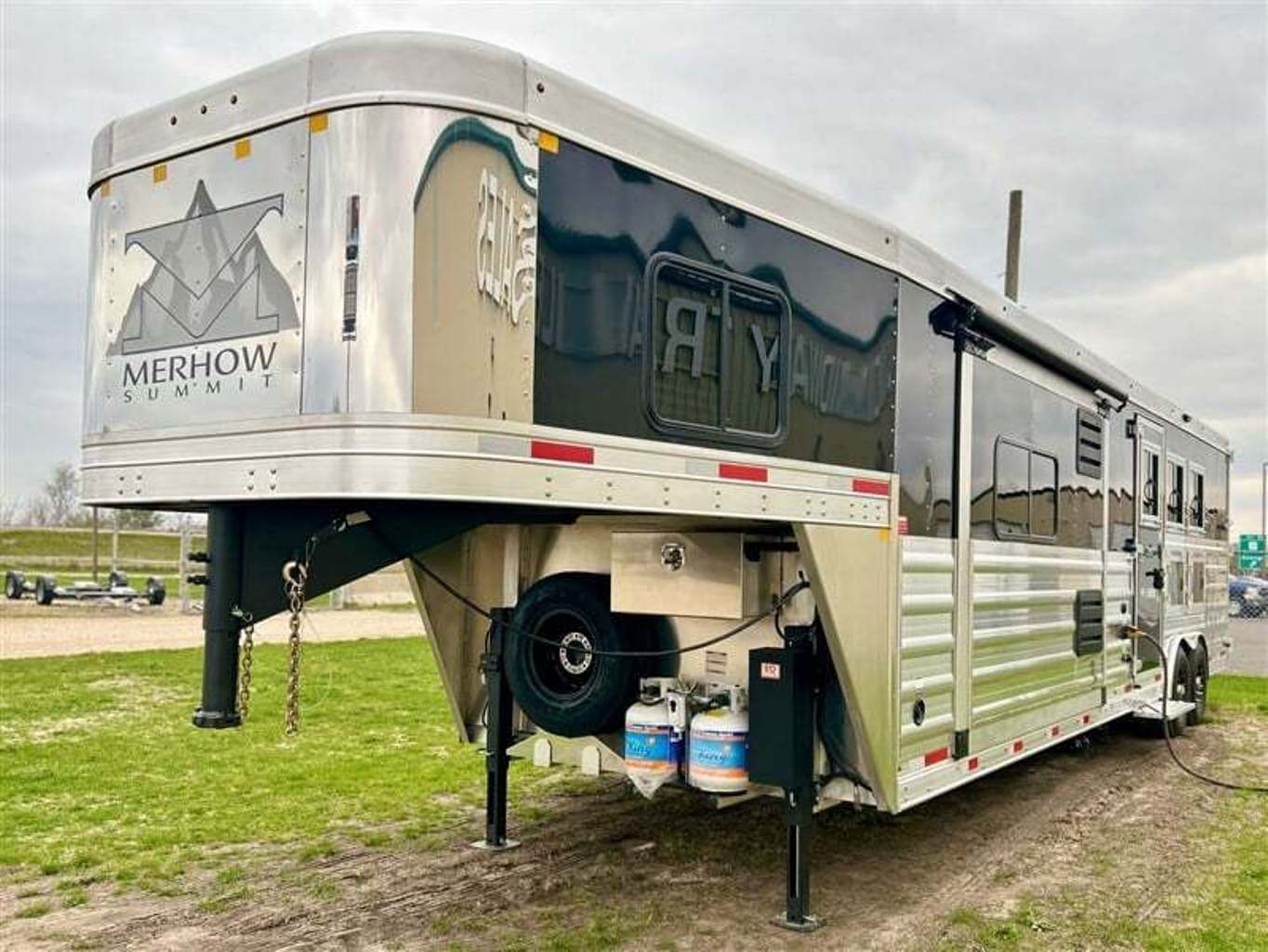 New Gooseneck Horse Trailer - Image 3