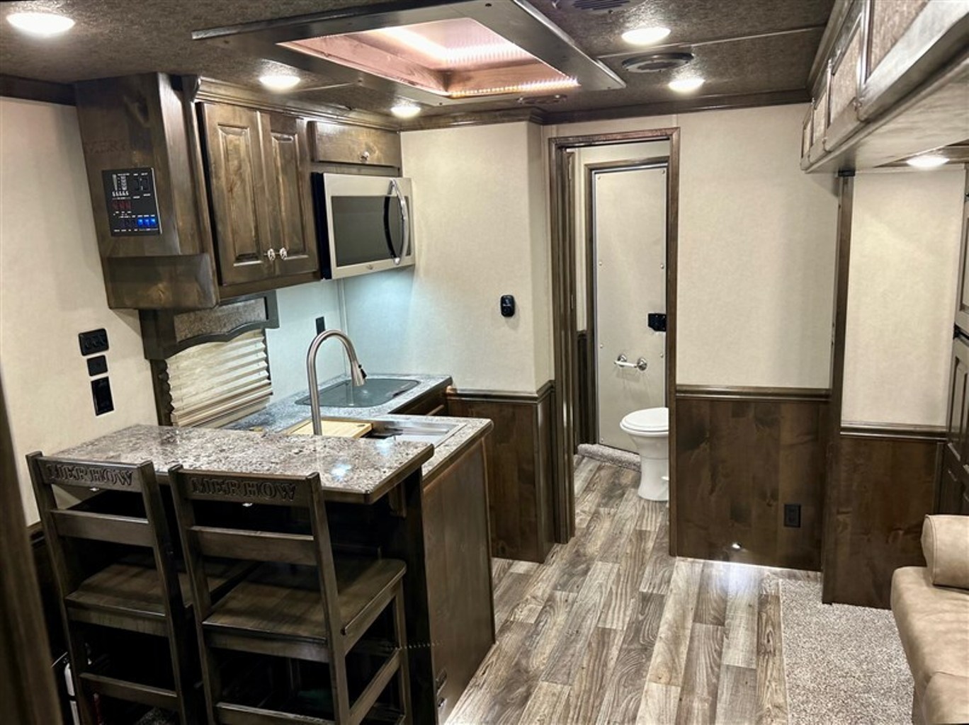 New Gooseneck Horse Trailer - Image 10