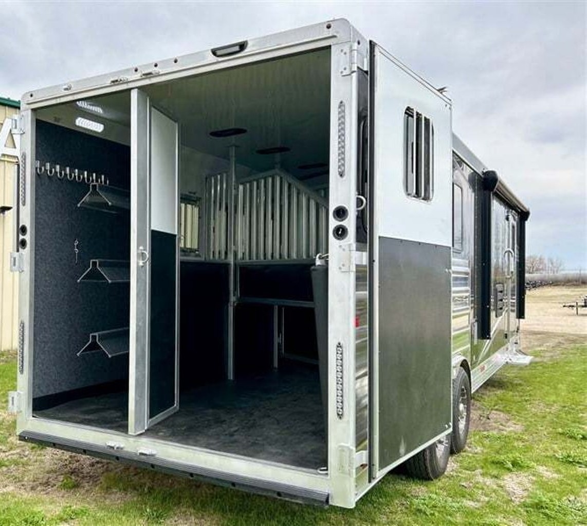 New 2025 Merhow 8312 RWSD Summit 3H w/ 12'SW Living Quarters - Image 26