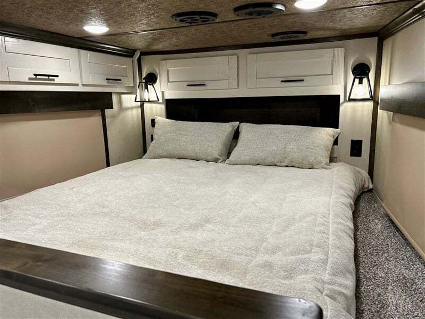 New 2025 Merhow 8312 RWSD Summit 3H w/ 12'SW Living Quarters - Image 22