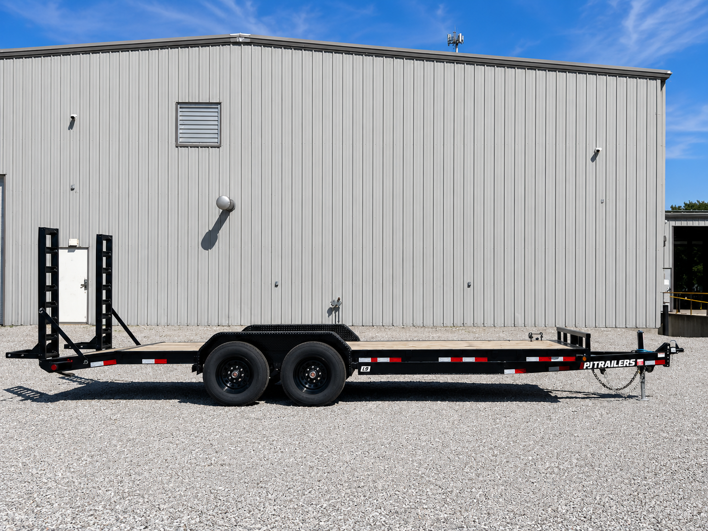 2026 PJ 83 X 22' 6" CHANNEL W/ 32" DOVETAIL TA BP - Image 2